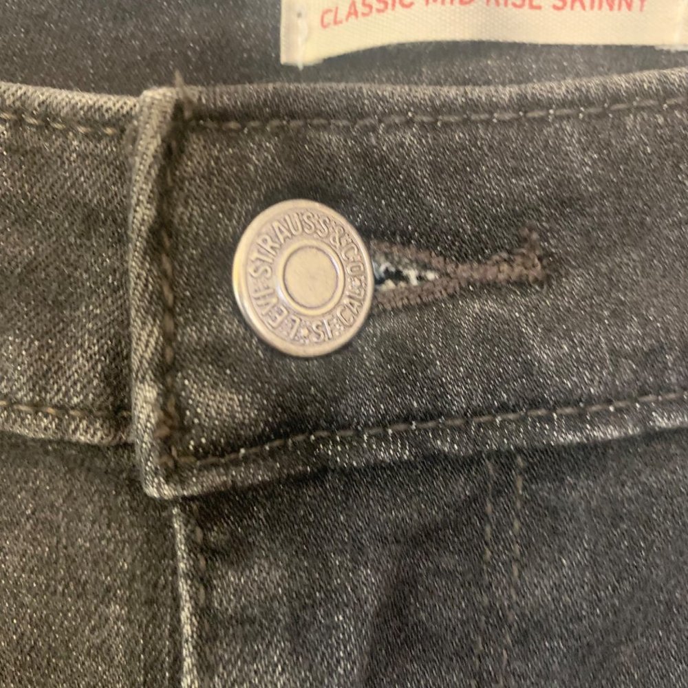 Levi's Mid Rise Skinny - Picture 4 of 13